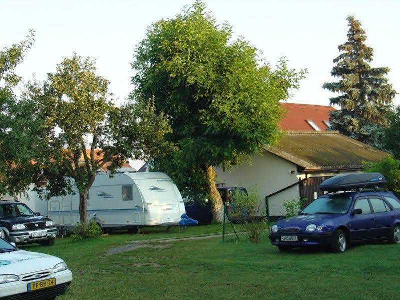 Pension Camp Prager Kültér fotó